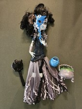 Monster High Frankie Stein Ghouls Rule Doll Bag Cauldron Brush Accessories