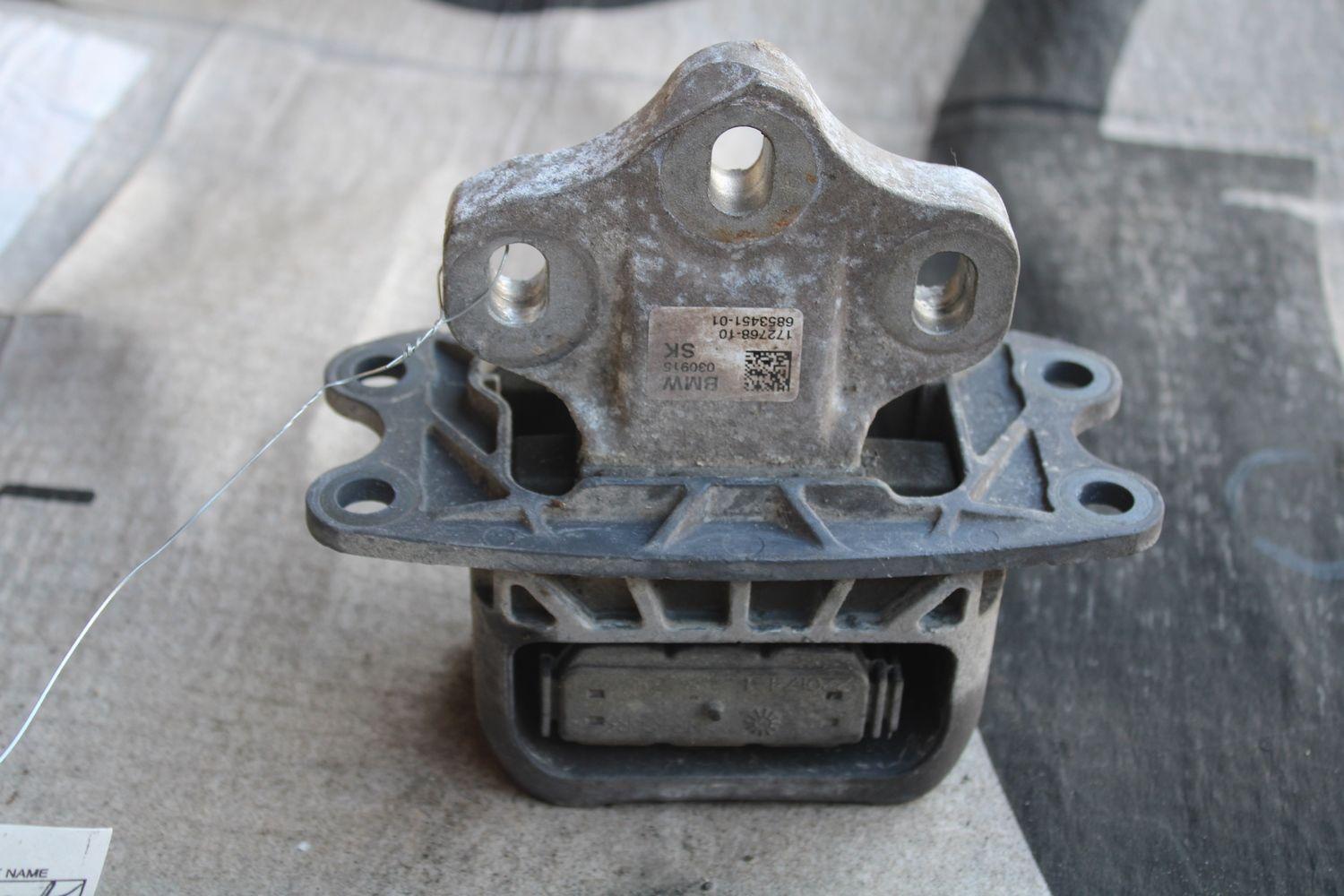 Transmission Mount BMW I8 15