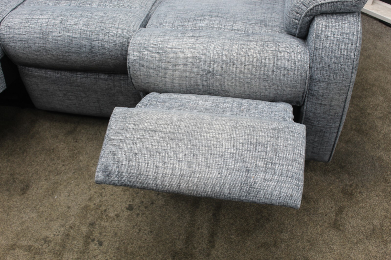 PARKER KNOLL MICHIGAN ELECTRIC 3 SEATER SOFA IN DASH BLUE FABRIC. RRP £