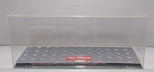 CODE 3 12990 1:32 FDNY Seagrave Ladder #10 Firetruck w/Diamond Plate Display - Picture 3 of 6