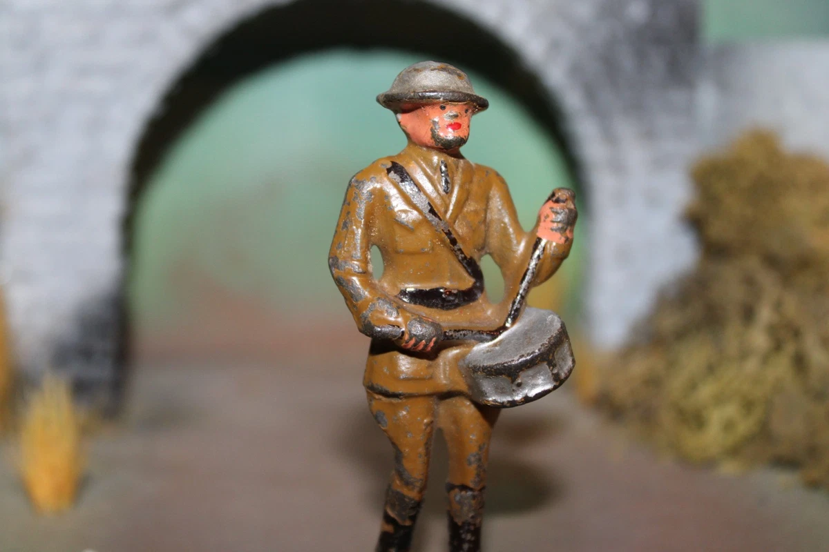 EARLY GREY IRON CAST TOY SOLDIER DRUMMER-1930