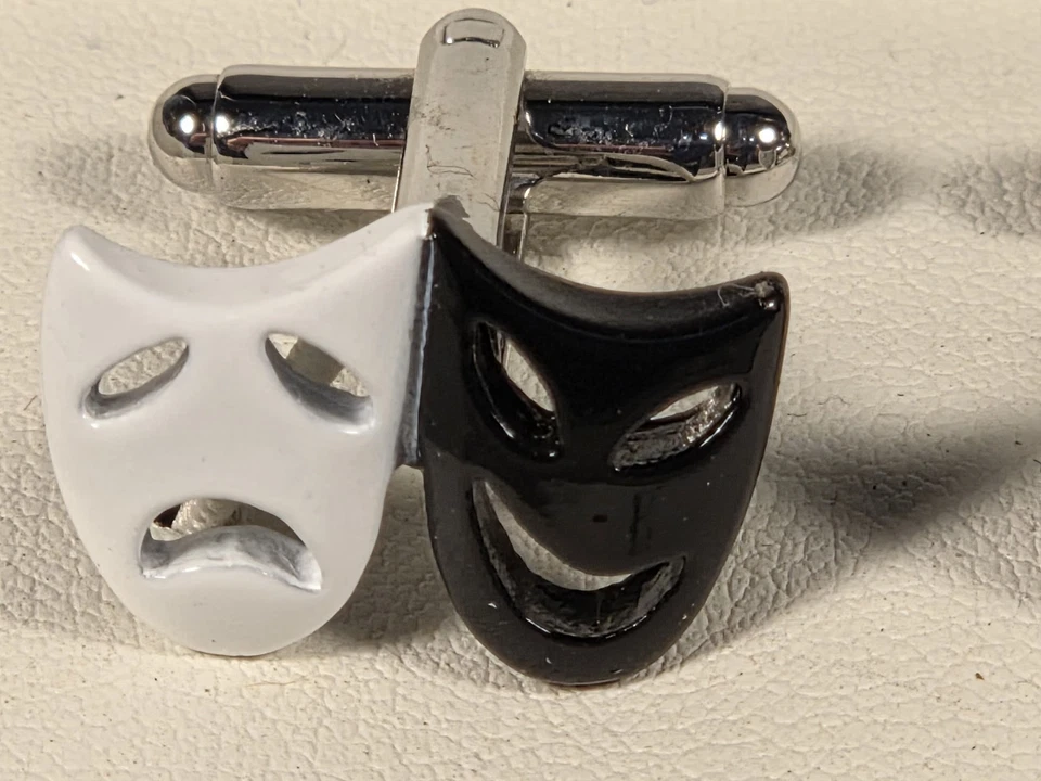 Gemelos Geoffrey Beene para hombre - Máscaras dramáticas en blanco y negro Foto 4 de 4