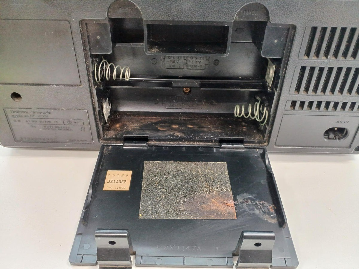 For Parts National Panasonic RF-2200 Cougar 8-Band Radio from