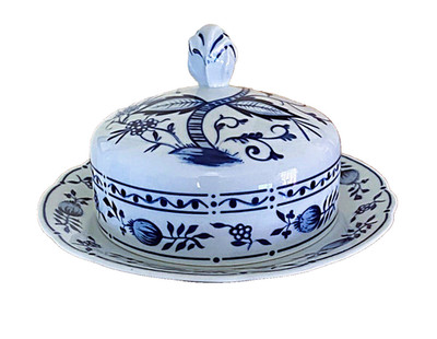 Kahla Zwiebelmuster Round Butter / Cheese Dish with Lid  Blue Onion GDR Germany