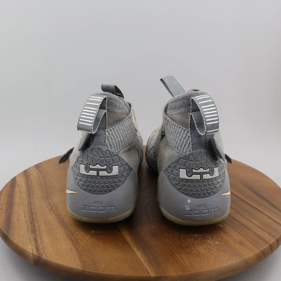 Nike 918369 010 Unisex Niños Lebron Soldier XI Gris Blanco Zapatos Bsktbll Talla 9.5 Foto 4 de 4