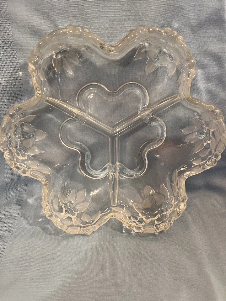 Cuenco para servir vintage de 3 compartimentos festoneado con forma de flor de cristal Mikasa Foto 3 de 4