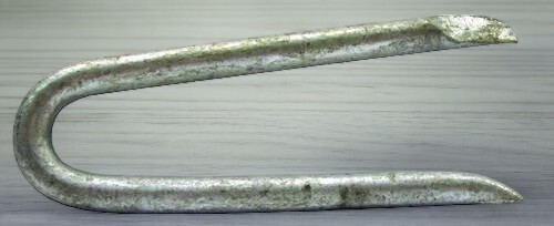 Grip Fast 2" Hot-Dipped Galvanized Fence Staple 1 lb. Box Welded Barbed Fences - Picture 4 of 6