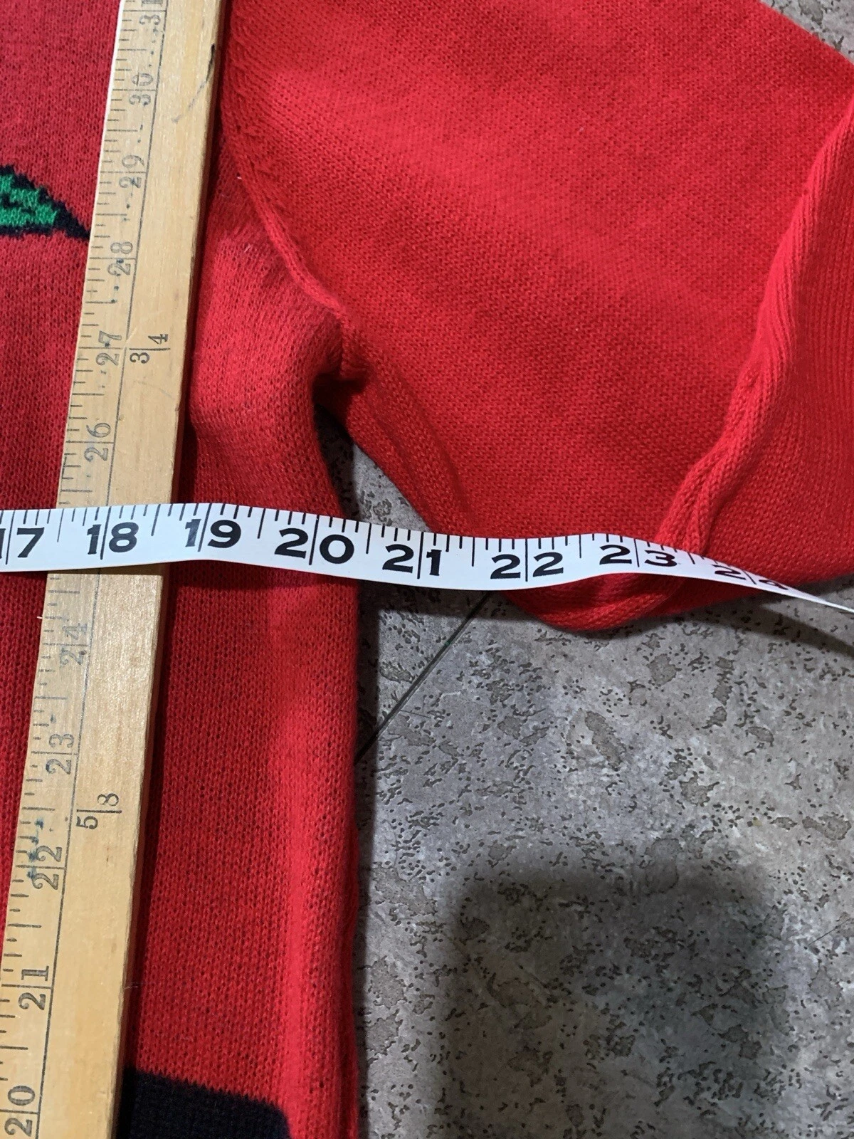 Holiday Sweater Size L Red Santa Mistletoe Ugly Christmas Unisex Women's