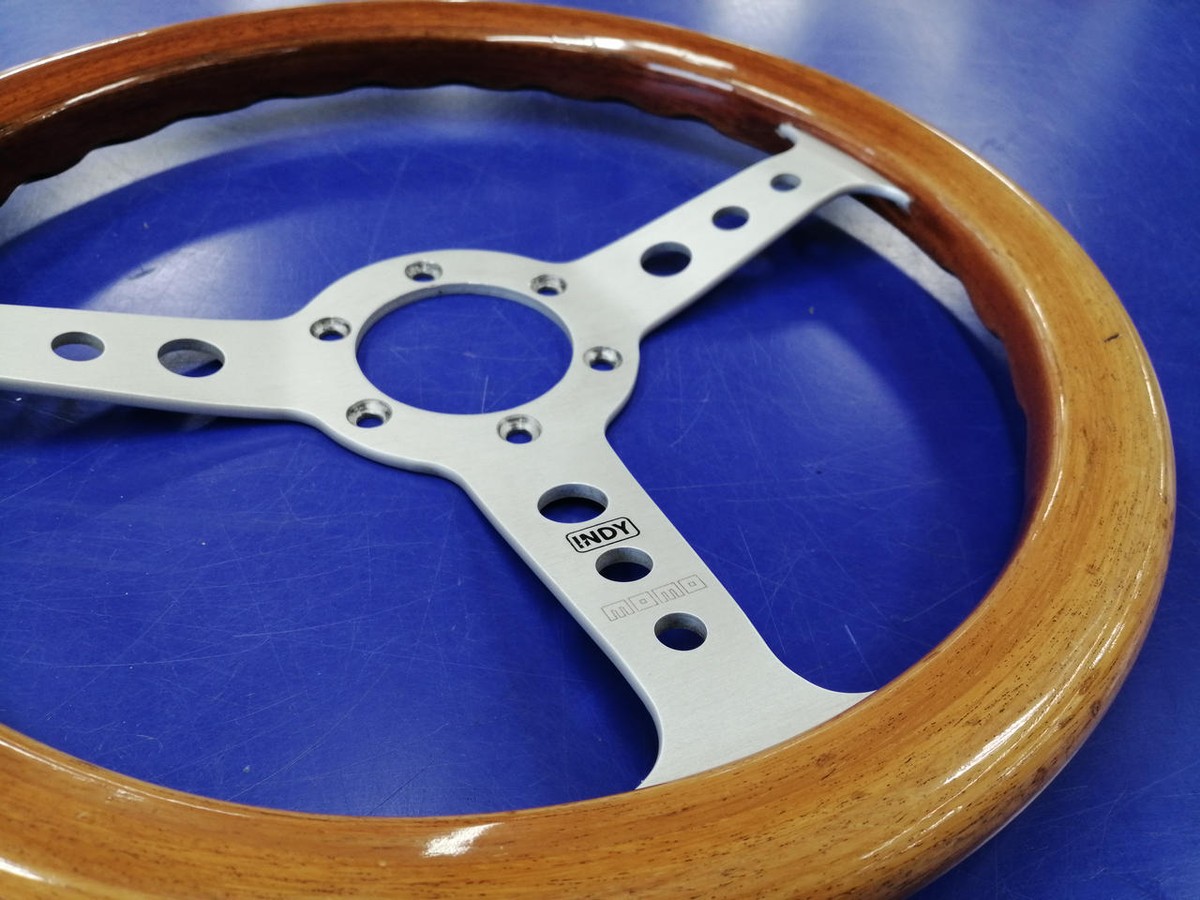 モモ インディー ヴィンテージ Momo Indy Wood Steering Wheel Vintage 3-Spoke Aluminum