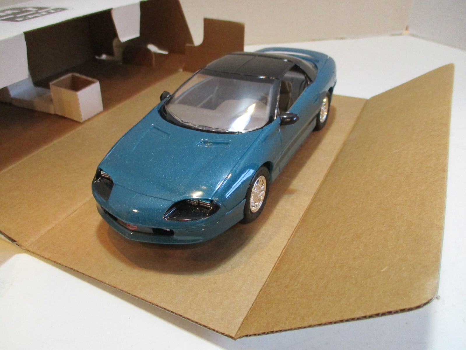 AMT/ERTL 1994 Chevrolet Camaro Z28 Dealer Promo Model Med. Teal Metallic #8959