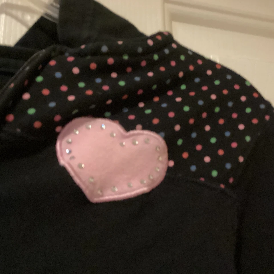 Jaqueta com capuz Circo meninas preta com zíper frontal tamanho 10/1 2 bolsos manga longa coração - Imagem 2 de 4