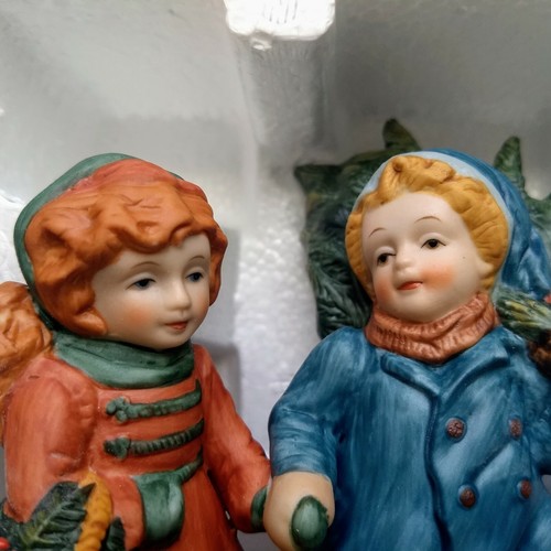 Vintage 1981 AVON Christmas Memories "Sharing The Christmas Spirit" Figurine - Picture 2 of 6