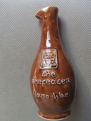 Seltene 70er Jahre Salzglasierte Keramik The Beefeater Kette Haus Weinkaraffe