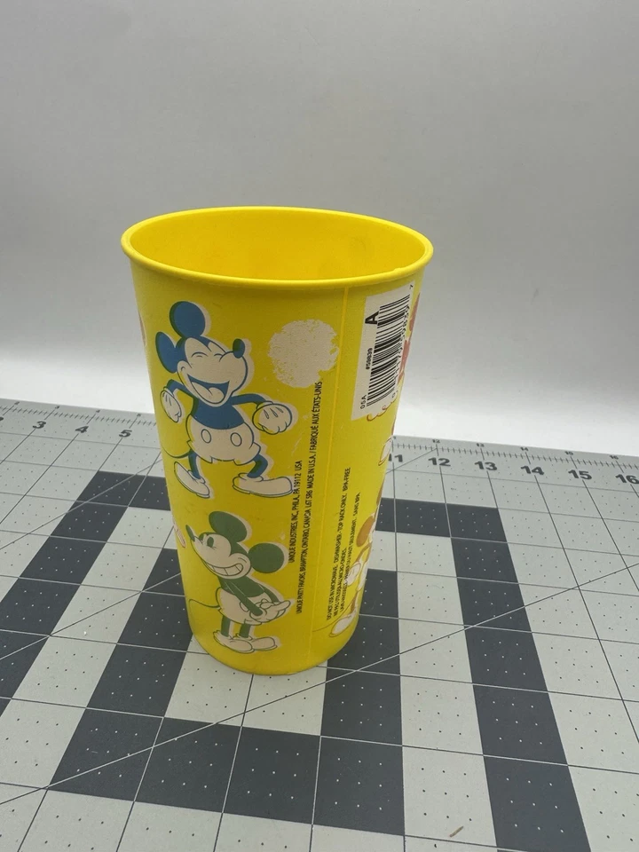 Taza de recuerdo de fiesta de cumpleaños de Mickey Mouse de plástico 3D Foto 3 de 4