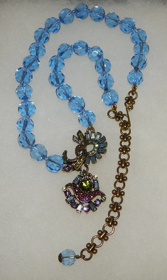 Collar Heidi Daus Cristal Azul con Colgante Lateral Multicolor  Foto 4 de 4