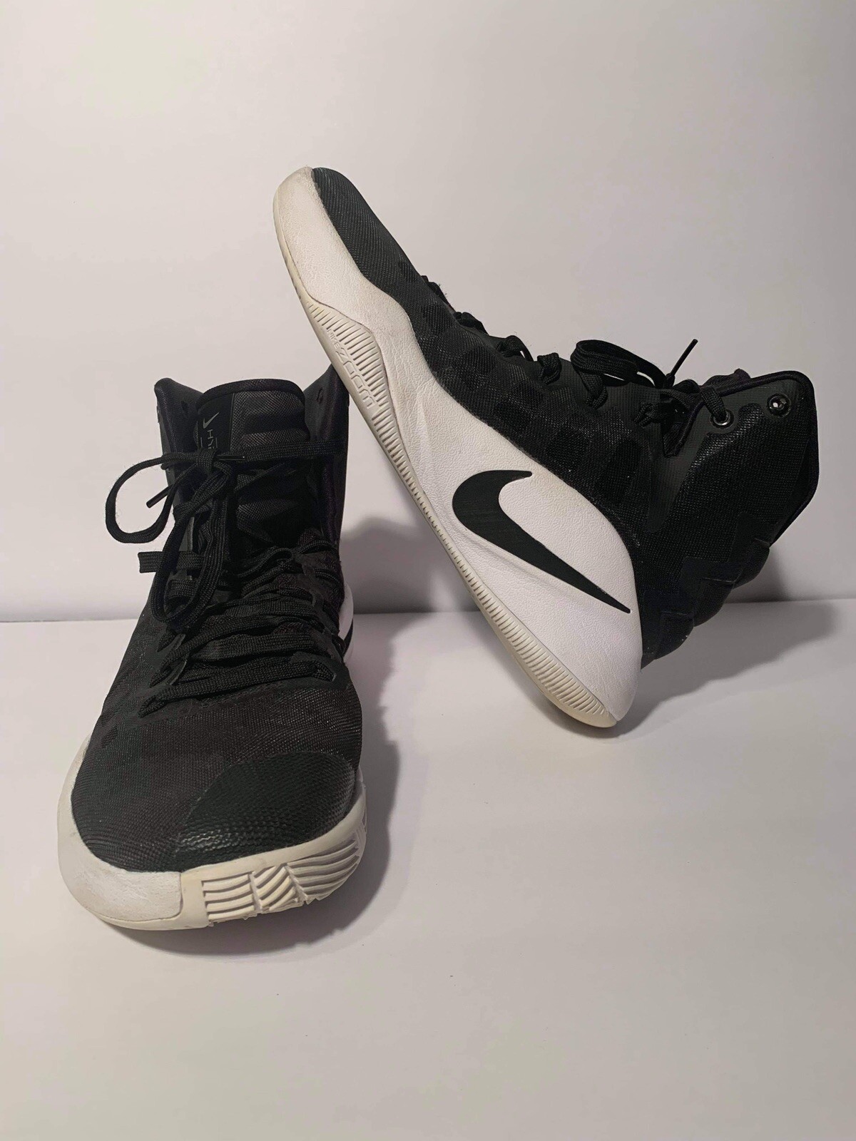 hyperdunk 2016 black and white
