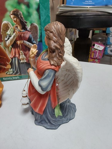 Grandeur Noel 2 Belén Ángeles Porcelana Pintada a Mano 10" y 8" - Imagen 5 de 8