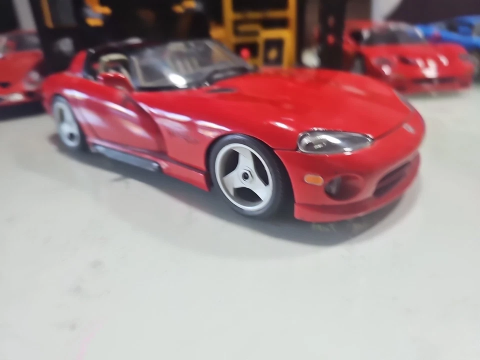 BURAGO Dodge Viper RT/10 Red Diecast 1/18 - Immagine 4 di 4