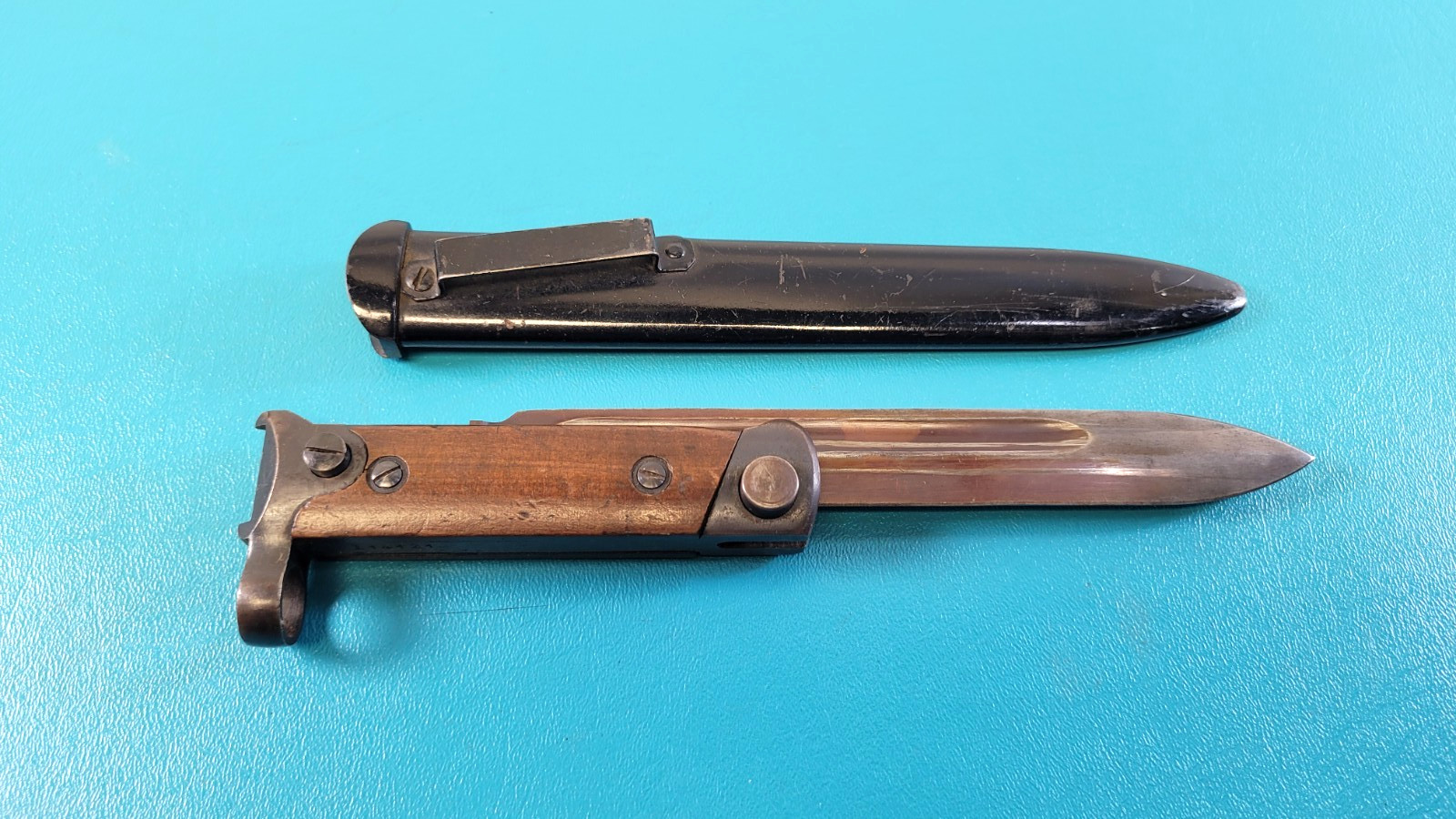 WWII Italian Model 1938 Folding Bayonet Knife + Scabbard TR877