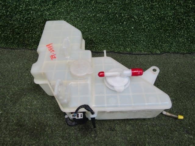 MITSUBISHI Minicab 1990 Windshield Washer Tank MB488093 [Used] [PA114041829]