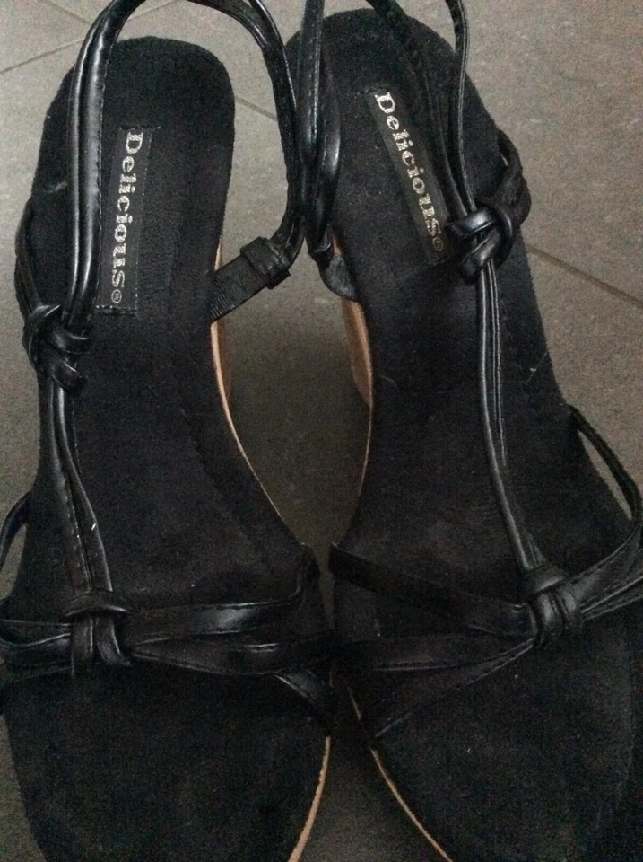 Salto alto plataforma Delicious 8 EUA 38 UE preto bronzeado - Imagem 2 de 4