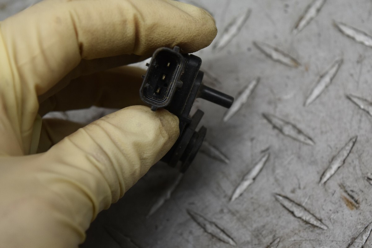 T3-9 Kawasaki ZX-10R ZX10 ZX 10 Air Pressure Sensor 21176-0058