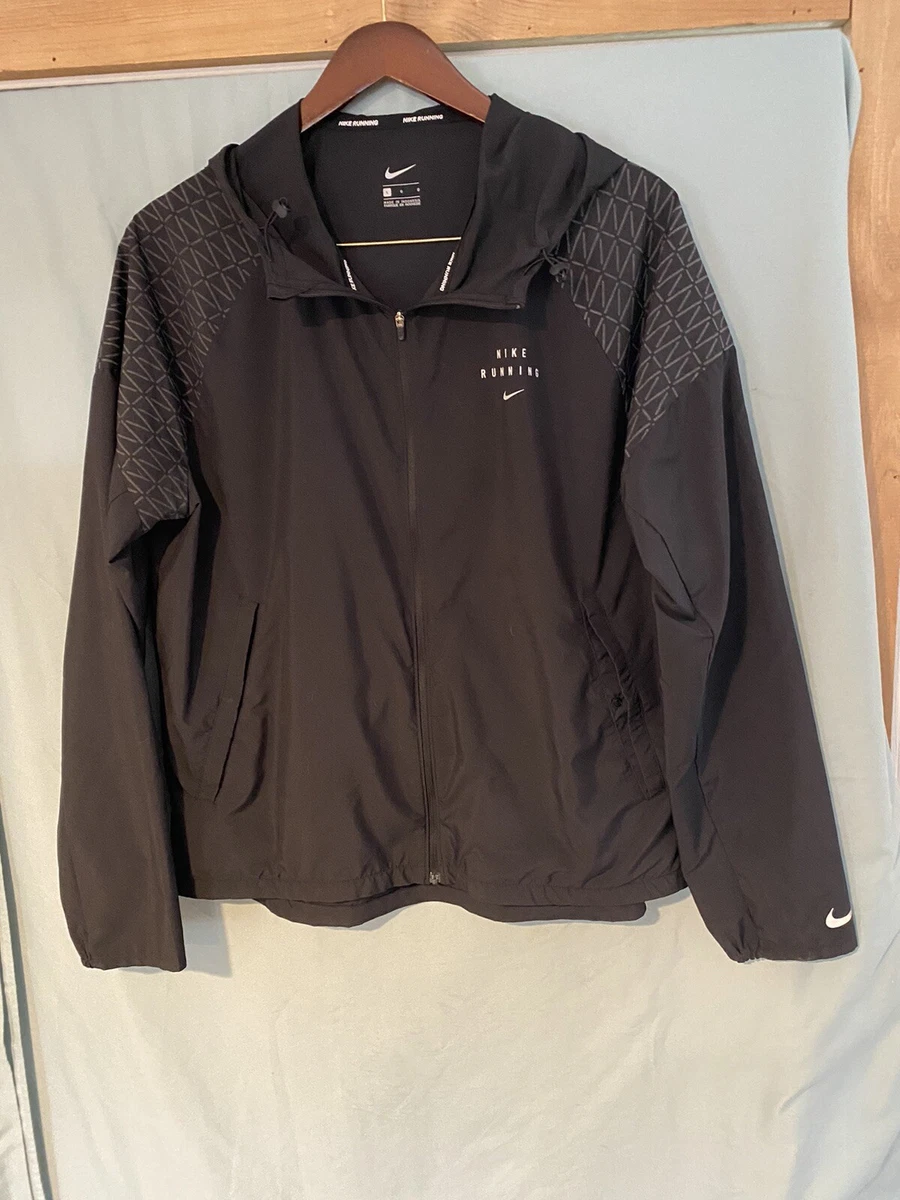 Nike essential online run division jacket