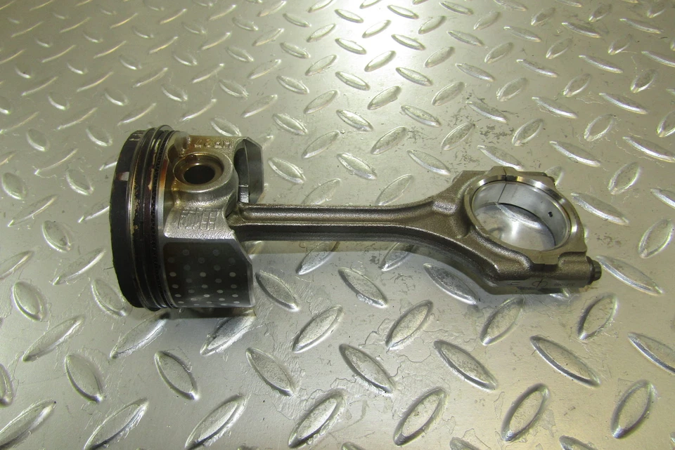 Honda Civic MK9 2015 1,4 I-VTEC L13Z4. Pistón y varilla de conexión/conexión HF27 45K Foto 3 de 4