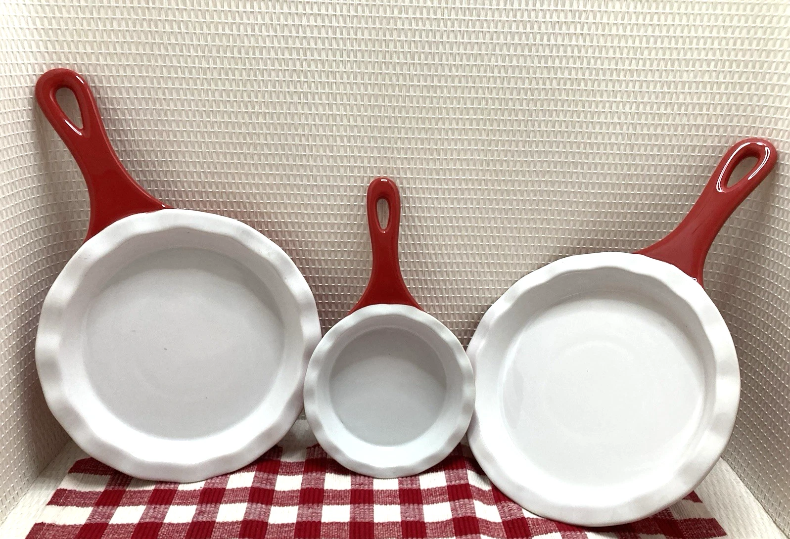 SET 3 GOURMET FOODS RED /WHITE STONEWARE HANDLED DISH PIE TWO@ 8" ONE @ 5 1/4"