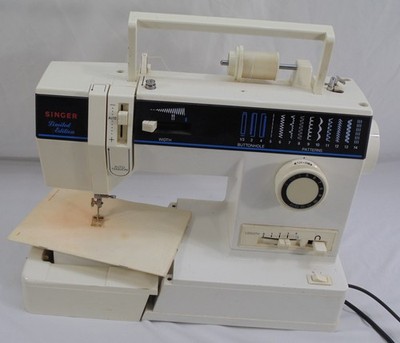 Singer 7033 Limited Edition Sewing Machine w/Foot Pedal