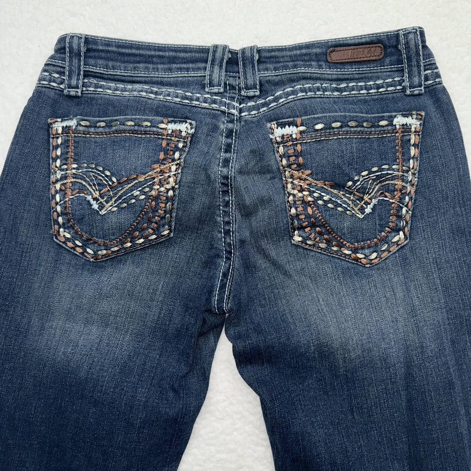 Pantalones de mezclilla Rock 47 Wrangler para mujer 27x32 corte boot tiro ultra bajo bordados WHX14LD Foto 2 de 4