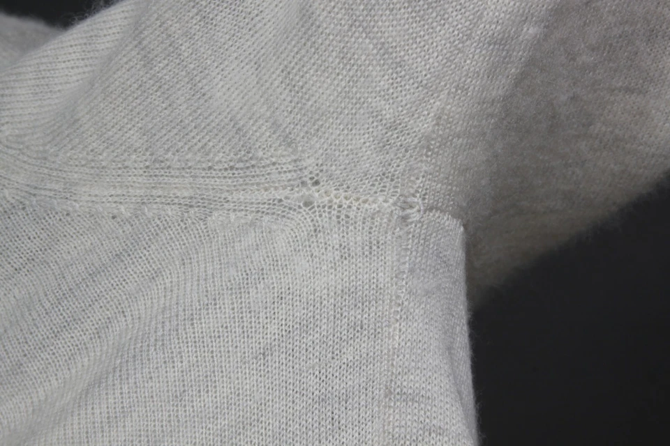 Joe Fresh Cashmere Sweater Lightweight Gray V-Neck Womens size M - 380 (blemish) - Image 4 of 4