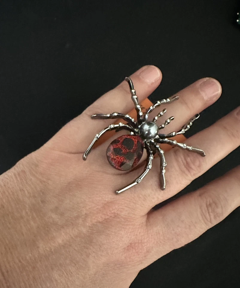 Anillo de cóctel Betsy Johnson Spider 7,5 negro/rojo Foto 3 de 3