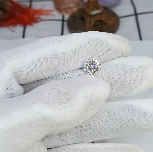 Piedra de moissanita blanca color D redonda excelente corte VVS1 con certificado GRA - Vídeo 1 de 1