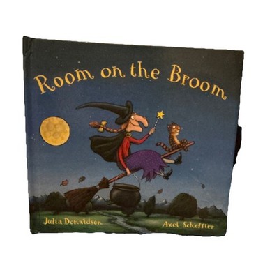 Room on the Broom Julia Donaldson Illustrated by Axel Scheffler Paperback