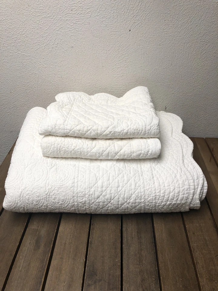Simply Shabby Chic Matelasse Quilt Set 100% Cotton Queen White Scalloped 86x92" - Image 1 of 4
