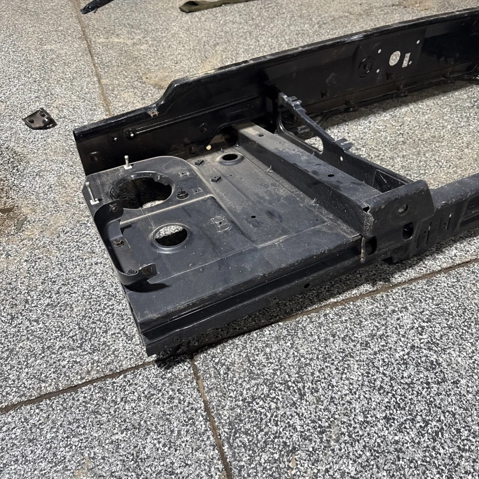 Chevy Squarebody 1973-76 C/K10-30 K5 Blazer Suburban radiador núcleo soporte Foto 3 de 4