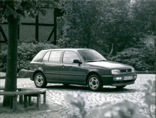 1991 Volkswagen Golf Mk III - Vintage Photograph 3230220 - Picture 1 of 4