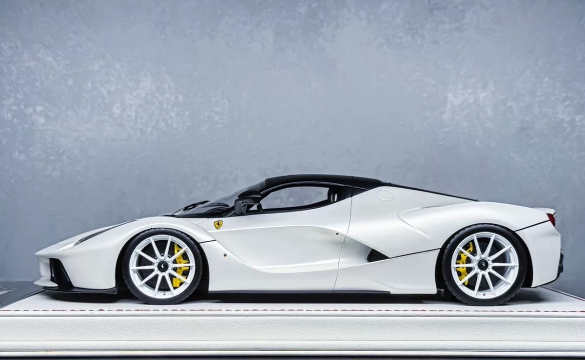 LaFerrari ホワイトモデル マイスト 1/18 LaFerrari ホワイトモデル マイスト 1/18 Maisto 1:18 Scale