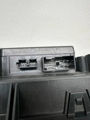 07 13 Mercedes W221 S550 CL550 Electric Power Supply Control Fuse Box Module OEM - Picture 14 of 15