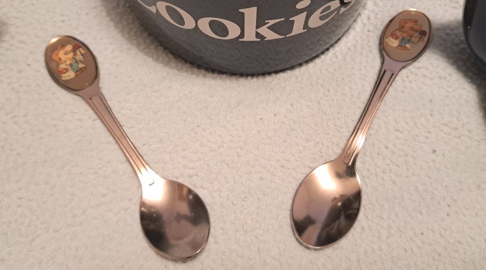 WADE BUNDLE Lyons Tetley Tea Collectables 2 x Teapots, Cookie Jar & 2