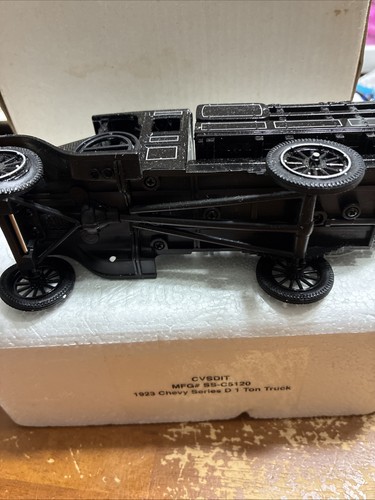 National Motor Museum Mint 1923 Chevy Series D 1-Ton Truck Diecast 1:32 Scale - Picture 5 of 7