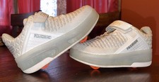 FASHION Unisex Kids White LED Light Up Sneaker with Wheels, Kid Size 4 US/EU 36