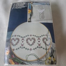 Vogart Stamped Pillowcases For Embroidery Hearts And Daisies Lace Trim New