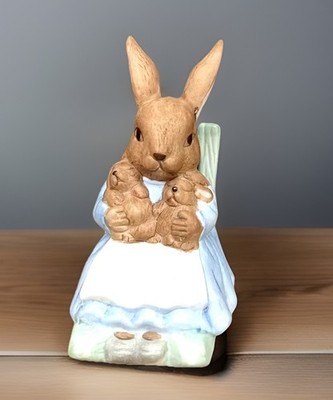 VTG 1990 Schmid Beatrix Potter Mrs Rabbit with Babies in Rocking Chair Untested