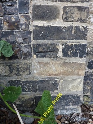 Foto 6x4 OS Benchmark - Stiffkey, Eingang zum Warborough House A eher c2016