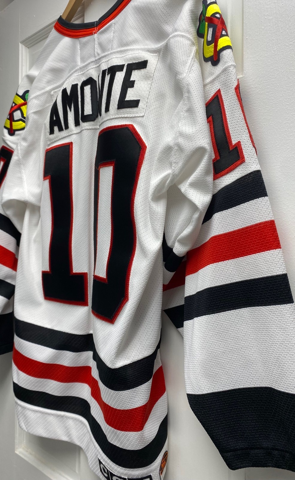 Vintage CCM NHL Chicago Blackhawks Tony Amonte #10 White Jersey Size Medium