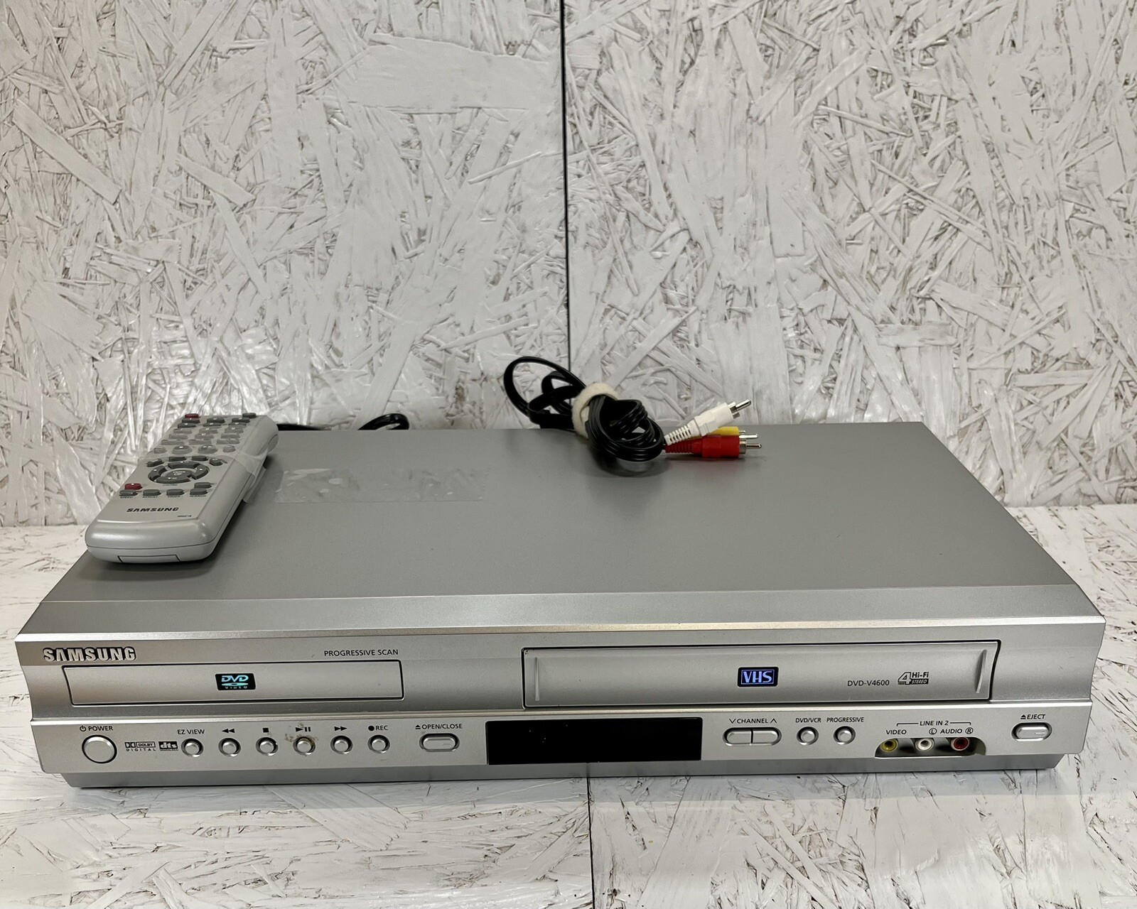 Samsung DVDV4600 DVD VCR Combo Player VHS Video Cassette with Remote