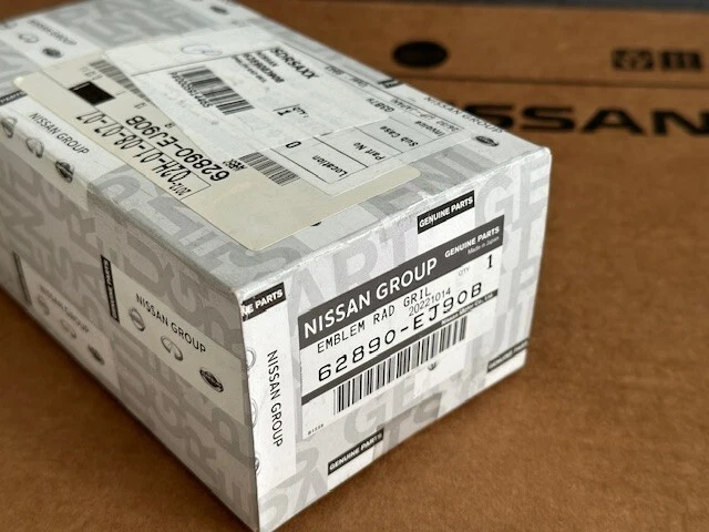 Emblema de rejilla del radiador delantero OEM INFINITI M35 2008-2010 62890-EJ90B Foto 4 de 4