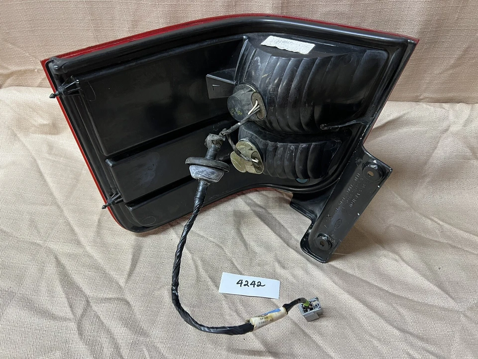 Luz trasera izquierda Ford Freestyle 2005-07 OEM 6F9Z13405AA Foto 3 de 4